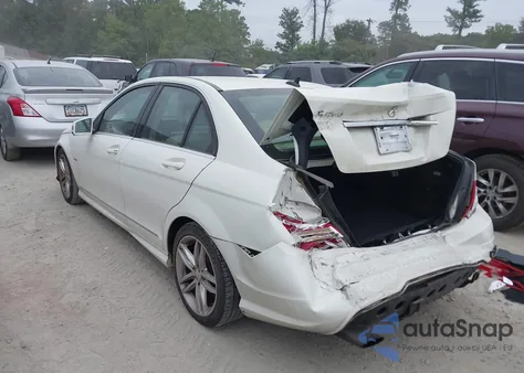 2012 Mercedes-Benz C 250 Sport из США, поврежденный, VIN WDDGF4HB0CR216818